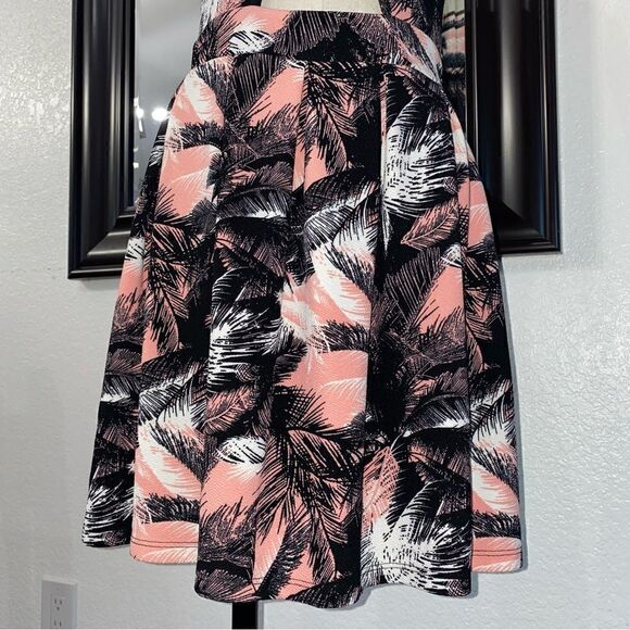 Sorad Women's Stunning Belly Cut out Dress Palm Leaves| Size L - Picture 4 of 13